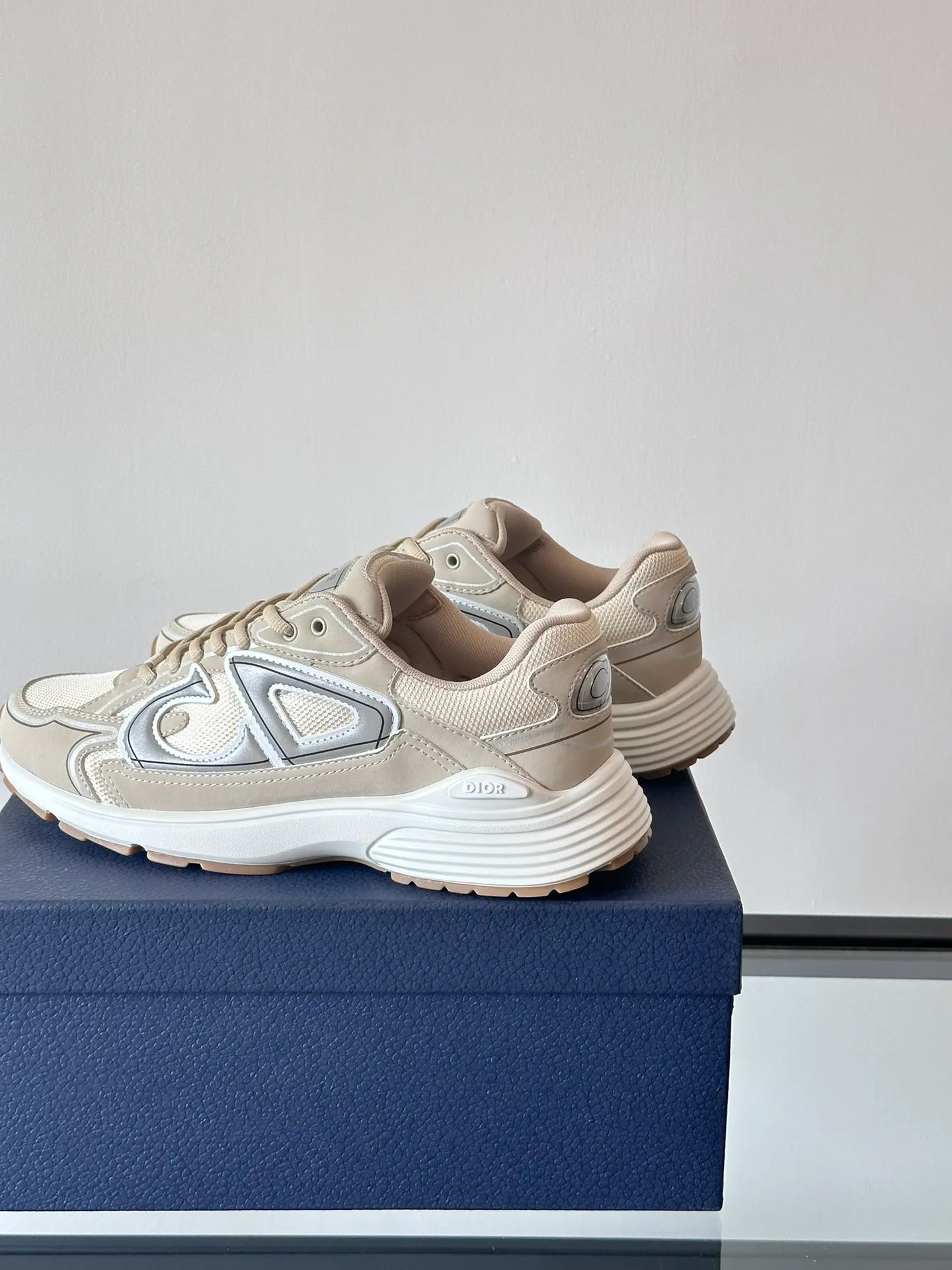 Men's Men's Shoes 💰p440 "Dio*" Dior B30 series sports shoes, multi-color mesh fabric and multi-color technical fabrics, this season's new B30 low-top sports shoes are one of the flagship styles of the series. Crafted from multicolor mesh and technical fabrics, it's finished with a reflective "CD30" graphic and silver-toned "DIOR B30" and "CD30" logos on the heel and tongue. An extra-light, sculpted rubber sole with signature accents adds style, while internal stretch details create ideal comfort. It can be matched with various casual styles to show a fashionable and modern sports style. Size: 38-44 (45-46 customized)